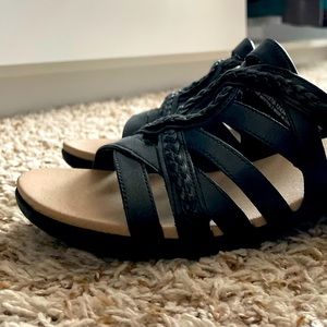 Like New Baretraps Sandals